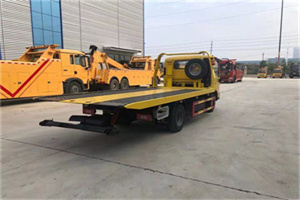 玉龙非事故拖车