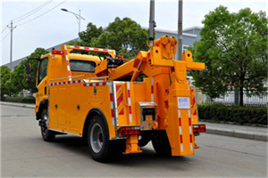 玉龙高速路拖车费